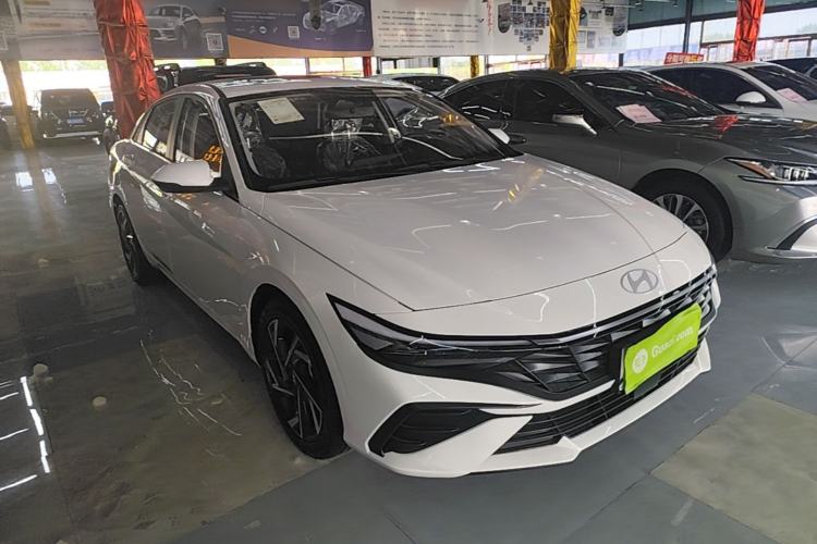 Used Hyundai Elantra 2023 1.5L CVT LUX Prestige Edition
