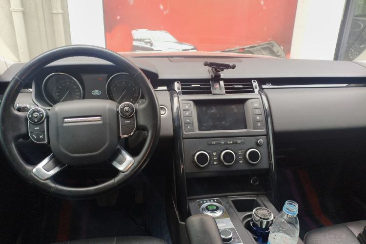 Used Land Rover Discovery 2017 3.0 SC V6 SE Center Console