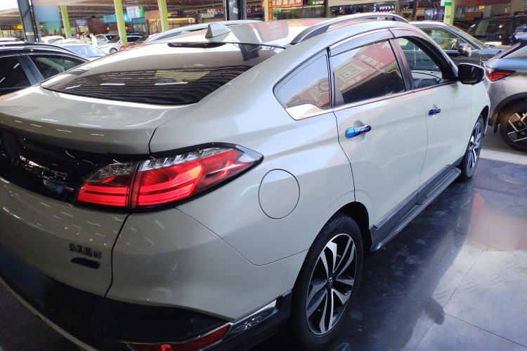 Used Venucia T90 2018 2.0L CVT Smart Connect Luxury Edition China V Standard

