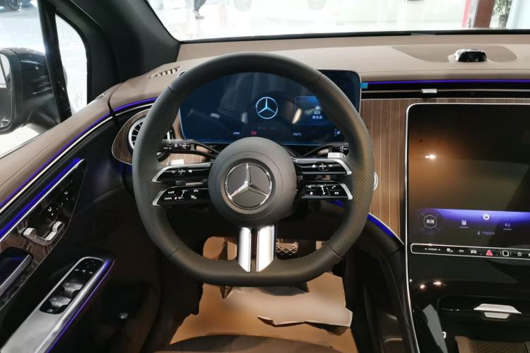 Used Mercedes-Benz EQE SUV 2024 500 4MATIC Pioneer Edition Steering Wheel