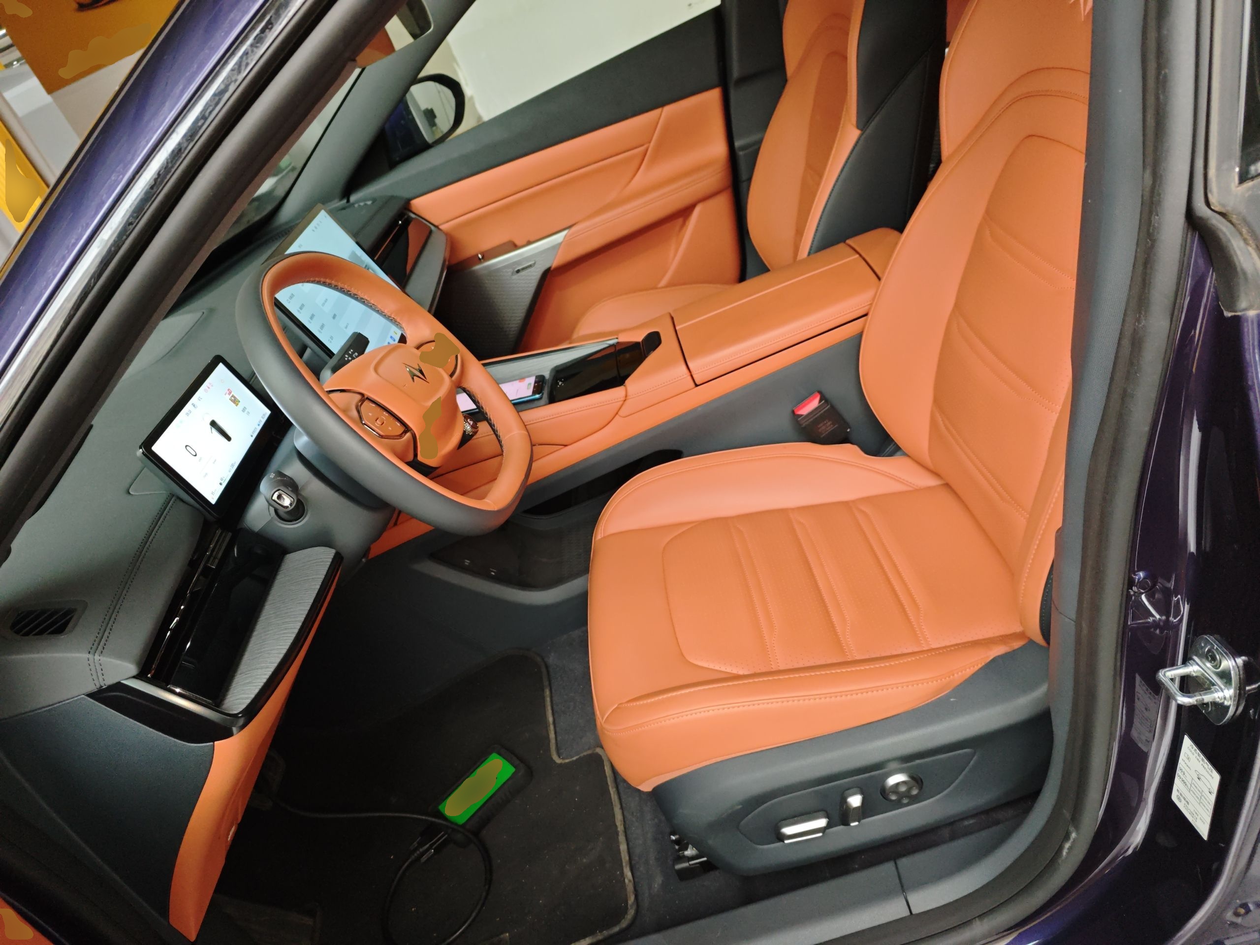 المقاعد الأمامية داخل السيارة