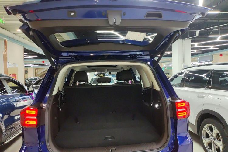 Used Roewe RX8 2018 30T Smart Connectivity Two-Wheel Drive Flagship Edition
