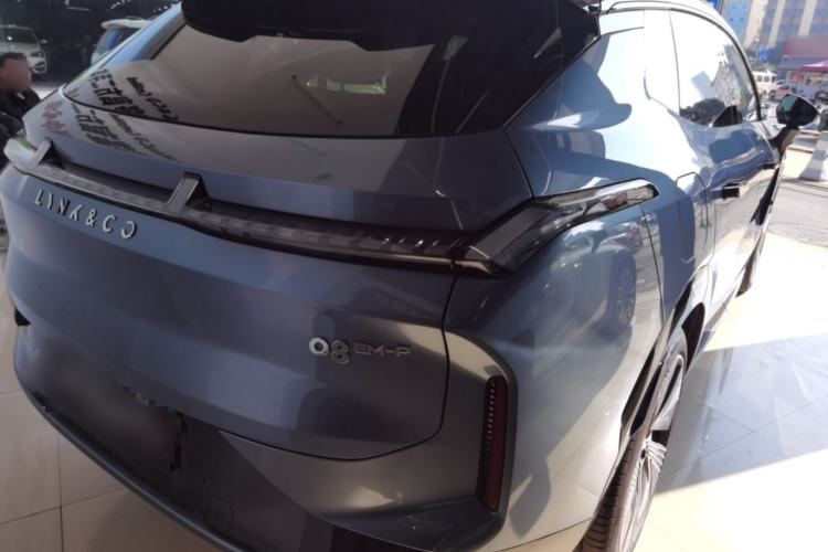 Used Lynk & Co 08 EM-P 2025 220 km All-Wheel-Drive Performance Halo
