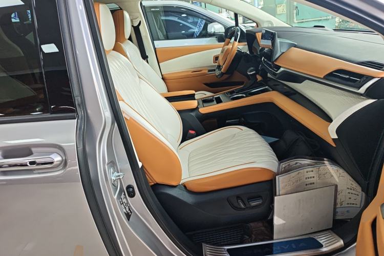 Used Toyota Granvia 2022 2.5L Hybrid Flagship Edition
