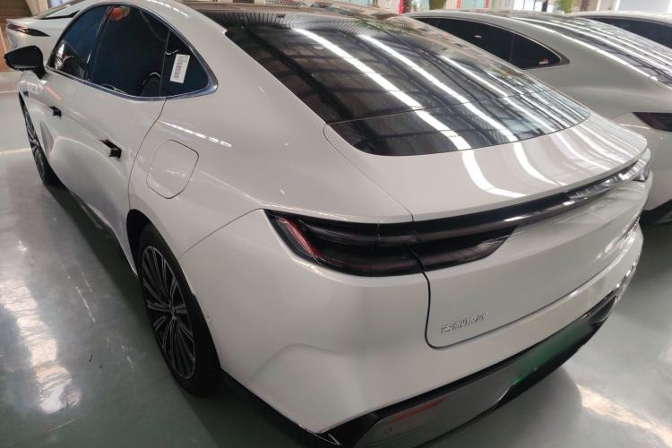 Used Geely Galaxy 8 2025 130km EM-i Flagship Edition Exterior 2