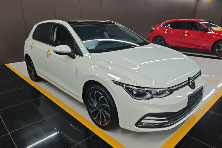 Used Volkswagen Golf 2023 280TSI DSG Pro Front Right 45 Deg