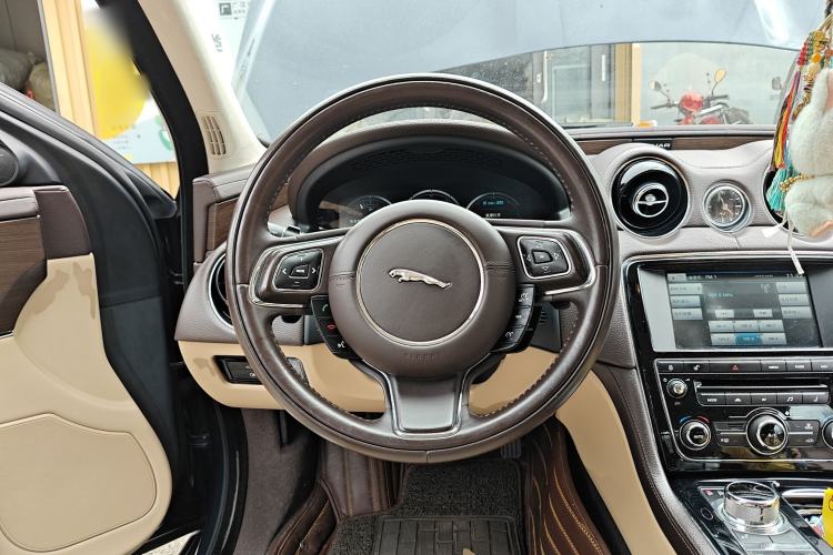 Used Jaguar XJ 2014 XJL 2.0T Two-Wheel-Drive Elegant Business Edition
