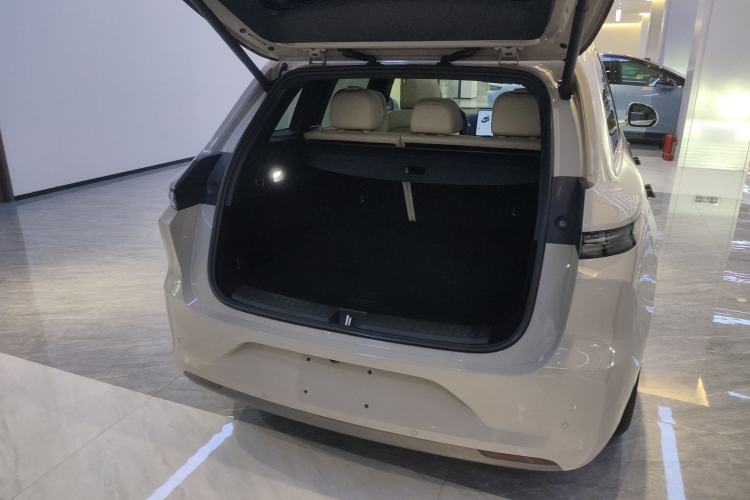 Used Li Auto L6 2025 Max Smart Refresh Edition
