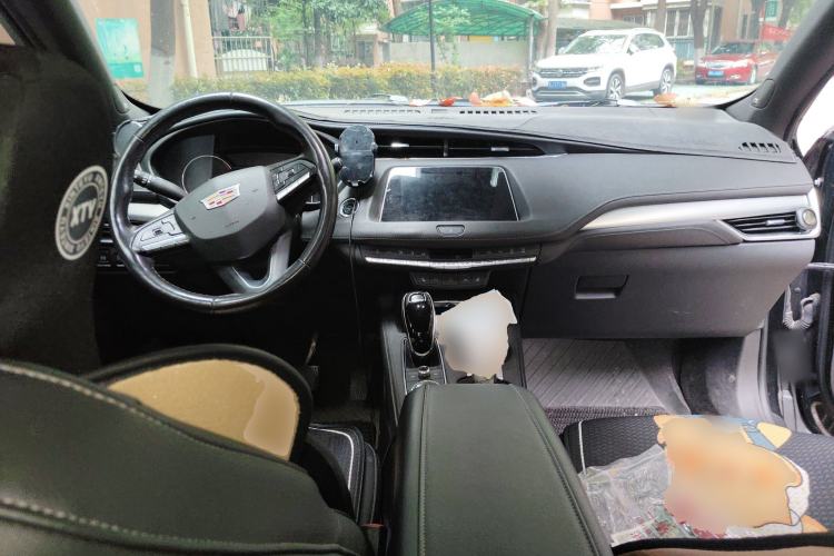 Used Cadillac XT4 2020 Revised Version 28T All-Wheel Drive Leading Edition Center Console