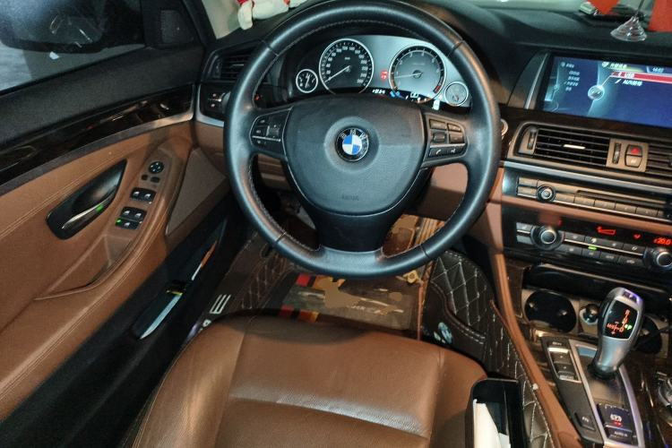 Used BMW 5 Series 2013 530Li Leading Model Steering Wheel