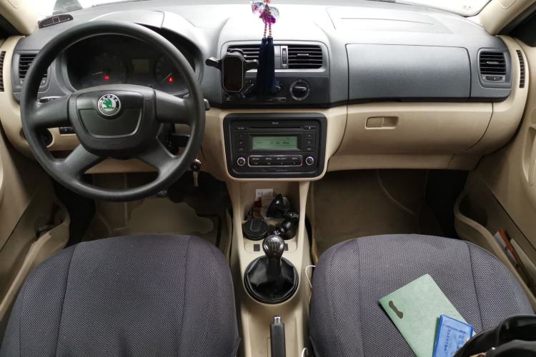 Used Skoda Fabia 2012 1.4L Manual Crystal Edition Center Console