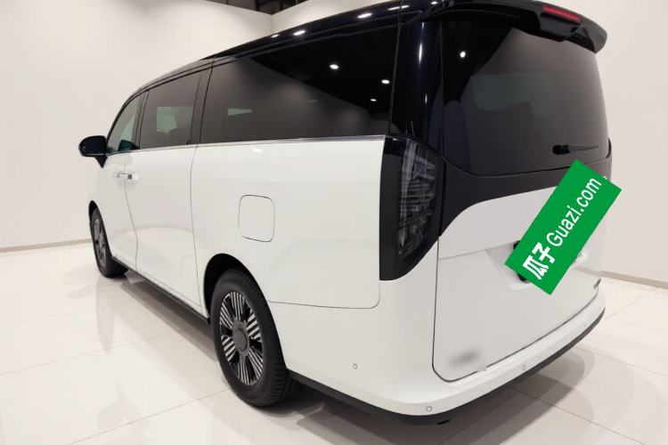 Used Geely Galaxy LEVC L380 2024 140-Degree 6-Seater All-Wheel-Drive Ultra