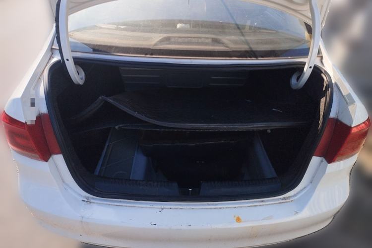 Used Volkswagen Santana 2015 1.6L Manual Fashion Edition Trunk