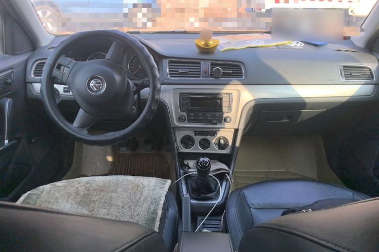 Used Volkswagen Lavida 2013 Restyled Classic 1.6L Manual Comfort Edition Center Console