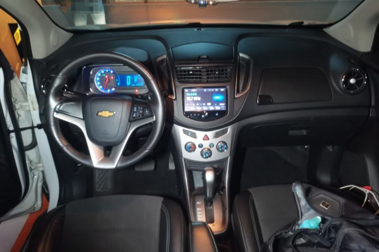 Used Chevrolet Trax 2014 1.4T Automatic Two-Wheel Drive Luxury Model Center Console