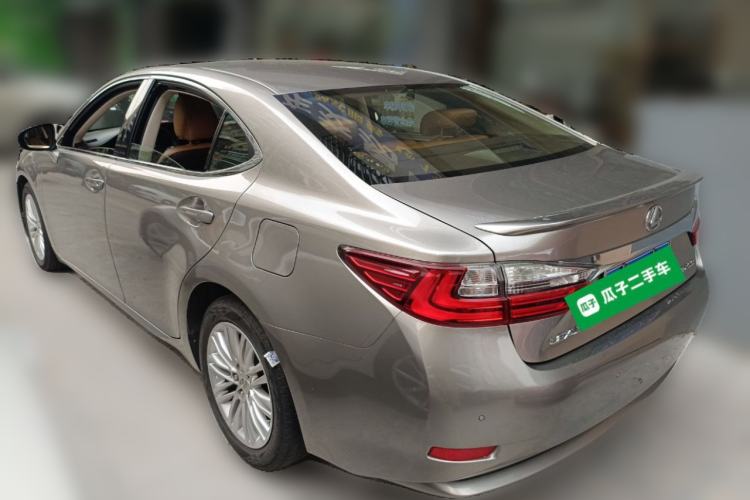 Used Lexus ES 2017 200 30th Anniversary Edition Rear Left 45 Deg