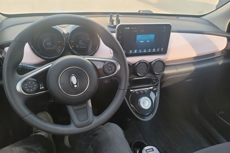 Used ORA Black Cat 2022 Updated Version 301 km Cute Pet Edition Lithium Iron Phosphate Center Console