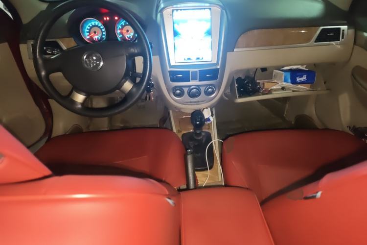 Used Buick Excelle 2015 1.5L Manual Classic Trim Center Console