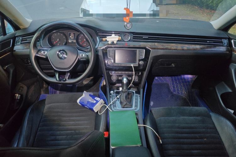 Used Volkswagen Magotan 2017 330TSI DSG Luxury Model Center Console