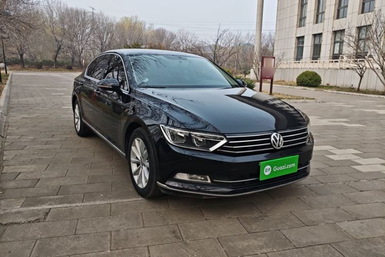 Used Volkswagen Magotan 2018 330TSI DSG Advanced Model Front Right 45 Deg