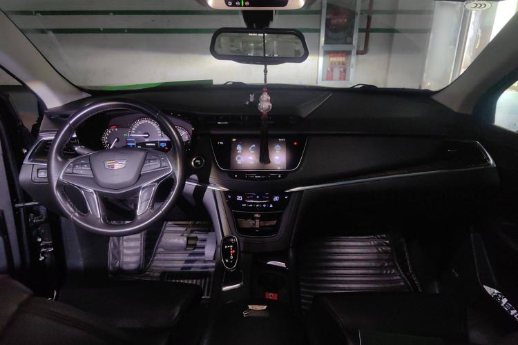 Used Cadillac XT5 2017 Anniversary Edition 28T Four-Wheel Drive Luxury Model Center Console