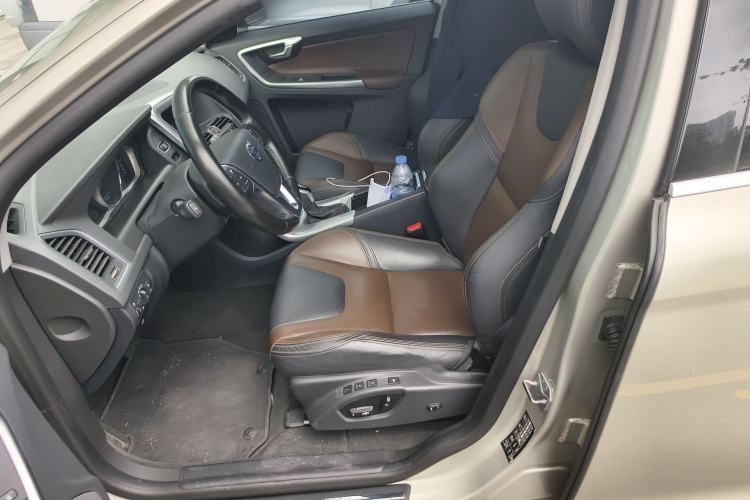 Used Volvo XC60 2017 T5 AWD Smart Upgrade Edition Left Front Seat