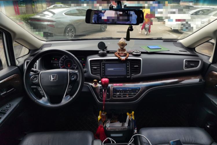 Used Honda Odyssey 2015 Revised Version 2.4L Supreme Edition Center Console