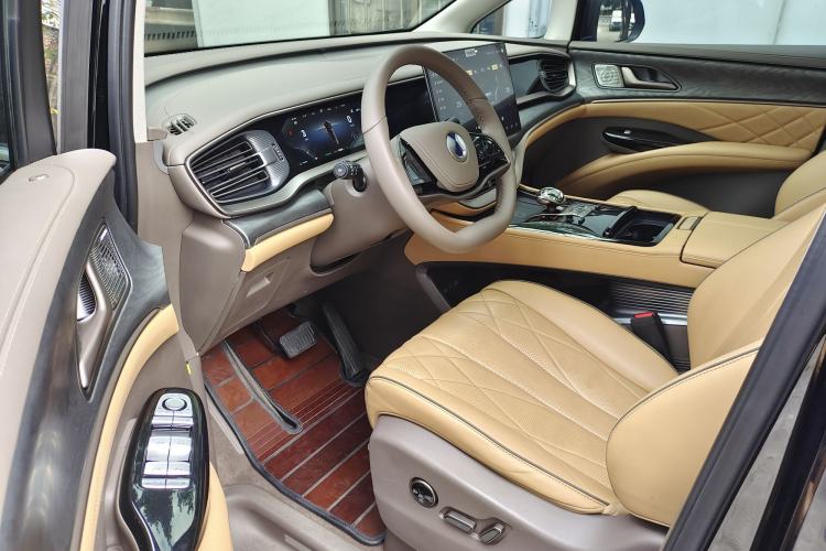 Used Denza D9 2022 DM-i 1040 Prestige Model