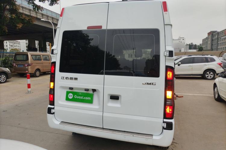 Used JMC Fushun 2025 2.0T 6MT Diesel Short-Wheelbase Mid-Roof Commercial Multi-Purpose Passenger Vehicle with 5/6 Seats

