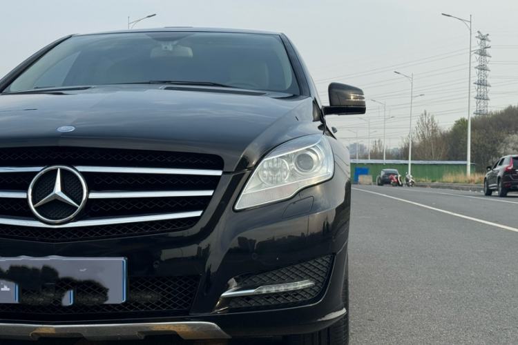 Used Mercedes-Benz R-Class 2017 R 320 4MATIC Business Edition Prestige Model Exterior 2