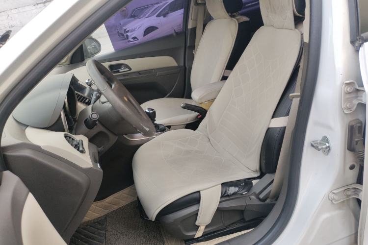 Used Chevrolet Cruze 2015 1.5L Classic SL MT Left Front Seat