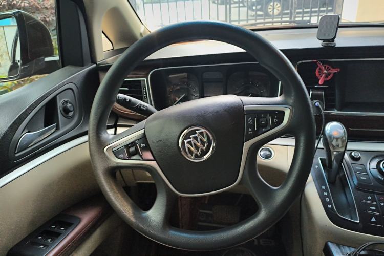 Used Buick GL8 2018 28T Comfort Model China VI Standard Steering Wheel