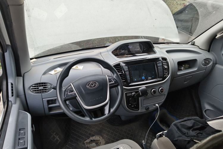 Used SAIC MAXUS Xintu V80 2023 2.0T AMT Classic City Distribution King Short Wheelbase Mid-Roof 3-Seater