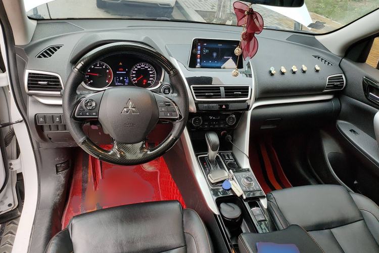 Used Mitsubishi Eclipse Cross 2018 1.5T CVT Two-Wheel Drive Belief Edition Center Console