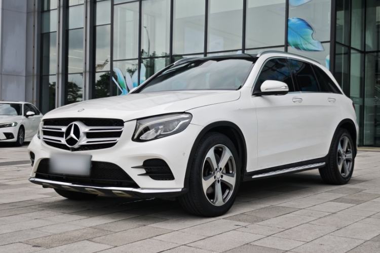 Ojetý Mercedes-Benz GLC 2017 GLC 260 4MATIC Luxury Model