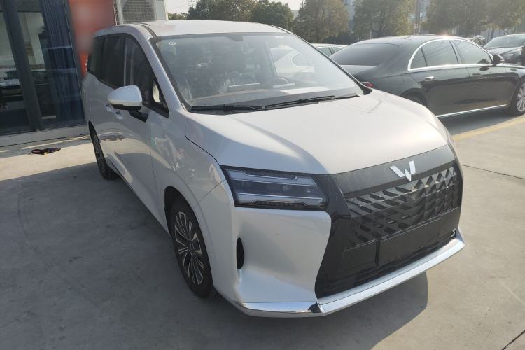 Used Wuling Wuling Starlight 730 2025 Model Plug-in Hybrid 125km Luxury Edition
