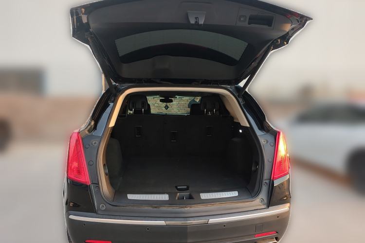 Used Cadillac XT5 2018 25T Luxury Model Trunk