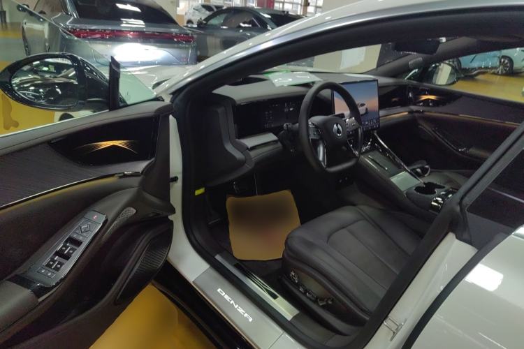 Used Denza Z9 2024 1100 km Four-Wheel Drive Max Version
