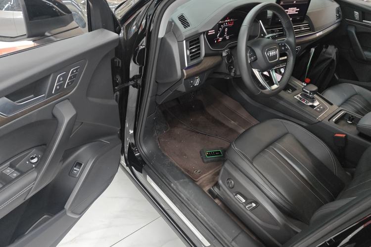 Used Audi Q5L 2023 40T Luxury Elegant Model Interior 3