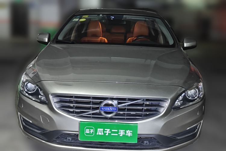 Used Volvo S60 2015 S60L 2.0T Zhiyuan Edition
