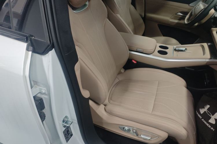 Used XPeng G9 2025 625 Long-Range Max Right Front Seat