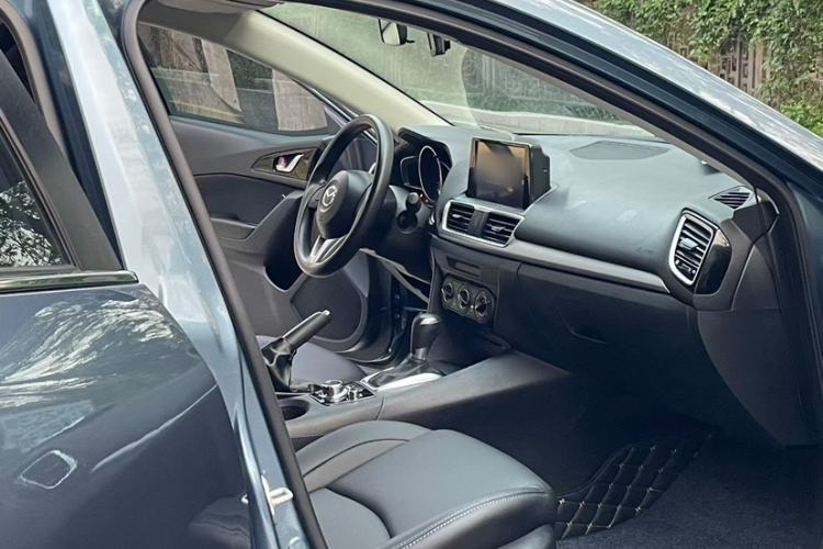 Used Mazda 3 Axela 2016 Sedan 1.5L Automatic Comfort Model Interior 1