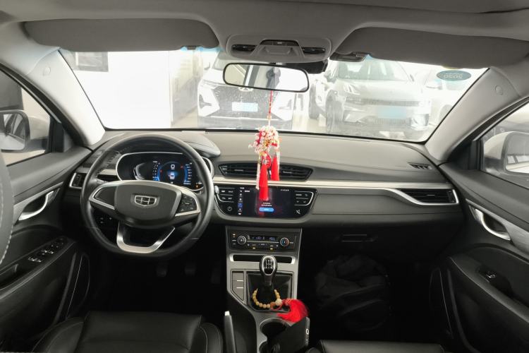 Used Geely Auto Emgrand 2019 Leading Edition 1.5L Manual Upgraded Connectivity Model China VI Standard Center Console