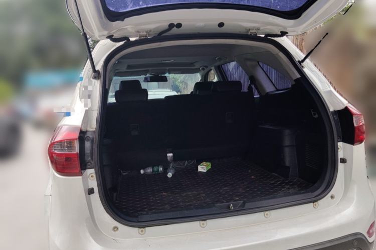 Used JMC Yusheng S350 2016 2.0T Automatic Two-Wheel Drive Gasoline Luxury Version with Sunroof 5 Seats Trunk