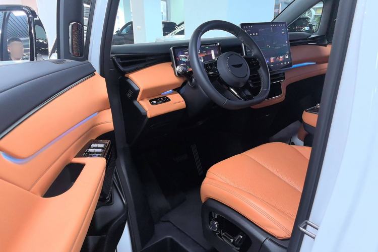 Used Geely Galaxy LEVC L380 2025 825 km Extraordinary Edition
