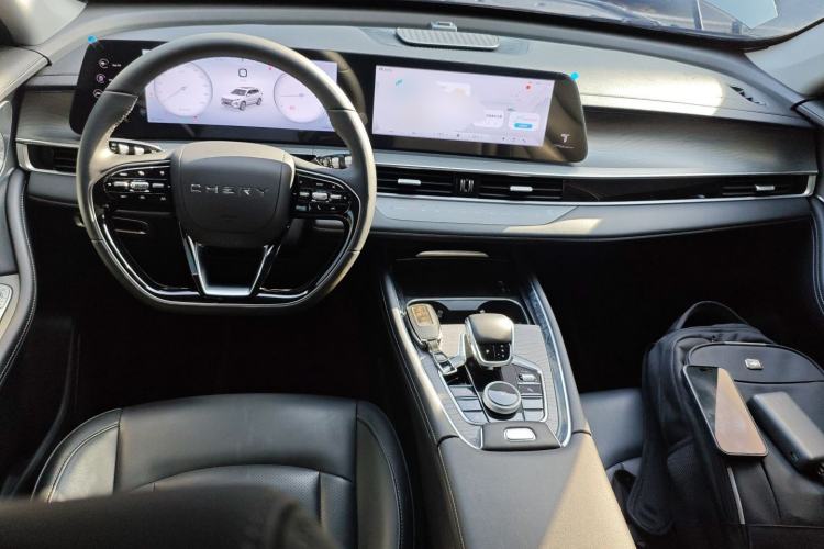 Used Chery Tiggo 8 PRO 2024 Champion Edition 290T Two-Wheel Drive Shining Version 5 Seats Center Console