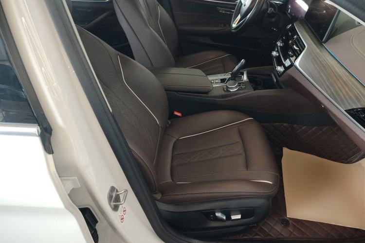 Used BMW 5 Series New Energy 2022 535Le Luxury Package Right Front Seat