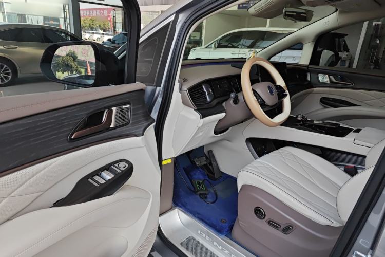 Used Denza D9 2022 DM-i 970 Four-Wheel Drive Prestige Model
