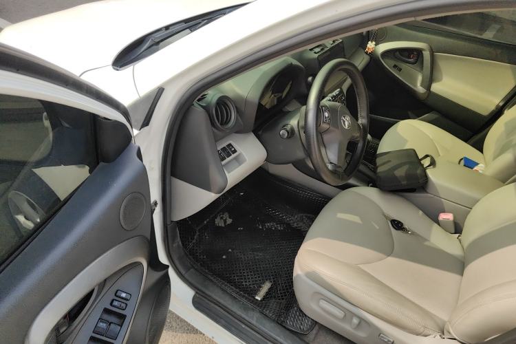 Used Toyota RAV4 2011 2.0L Automatic Luxury Edition
