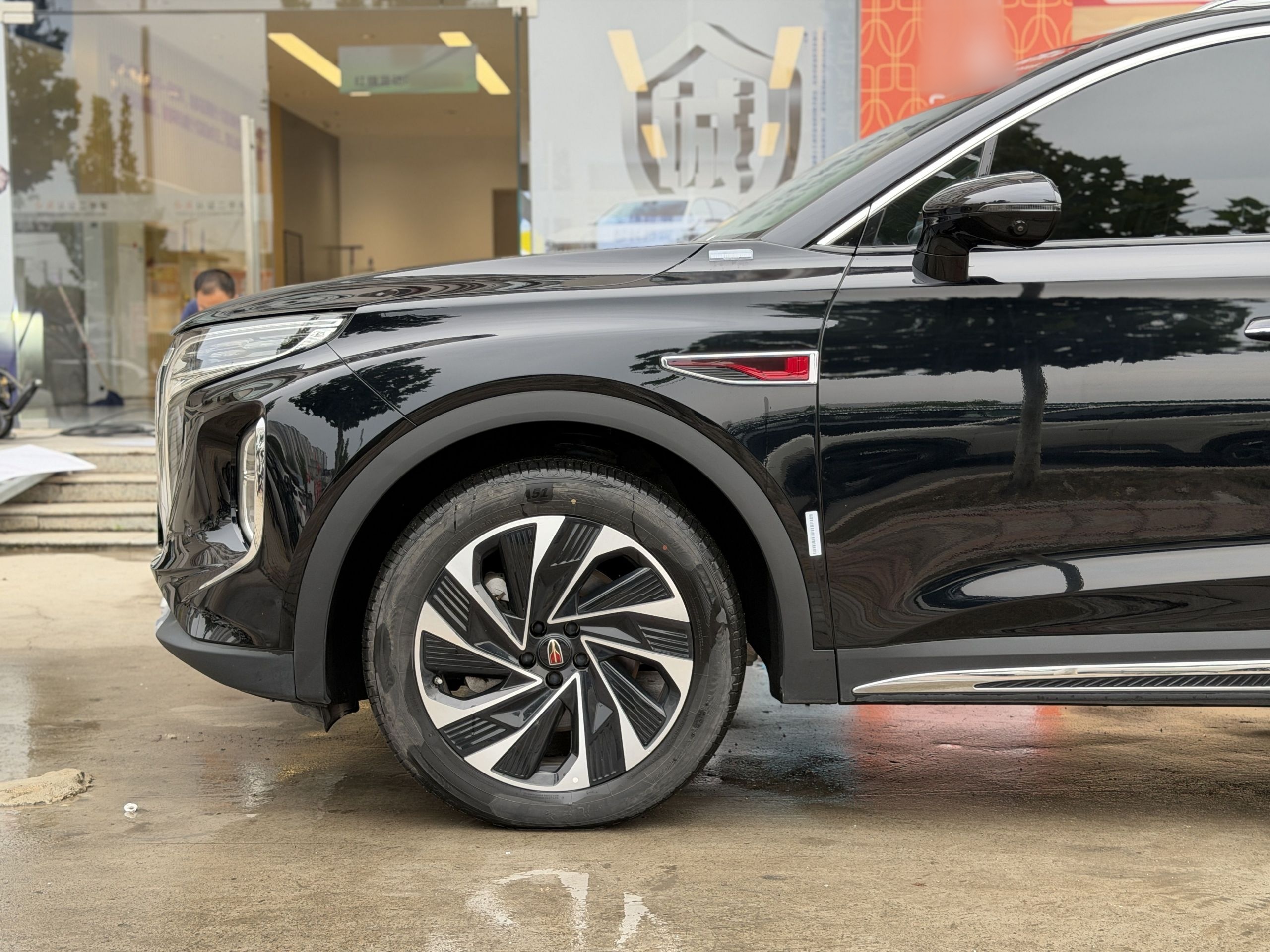 Hongqi HS7 PHEV 2024 2.0T PHEV Four-Wheel Drive Flagship Edition 7 Seats — снимка 16